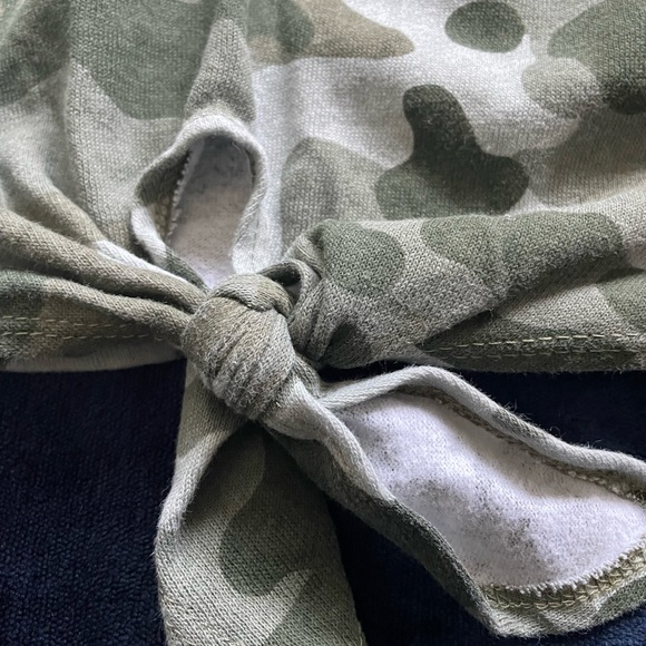 Camouflage Good Vibes sweater - Picture 2 of 7